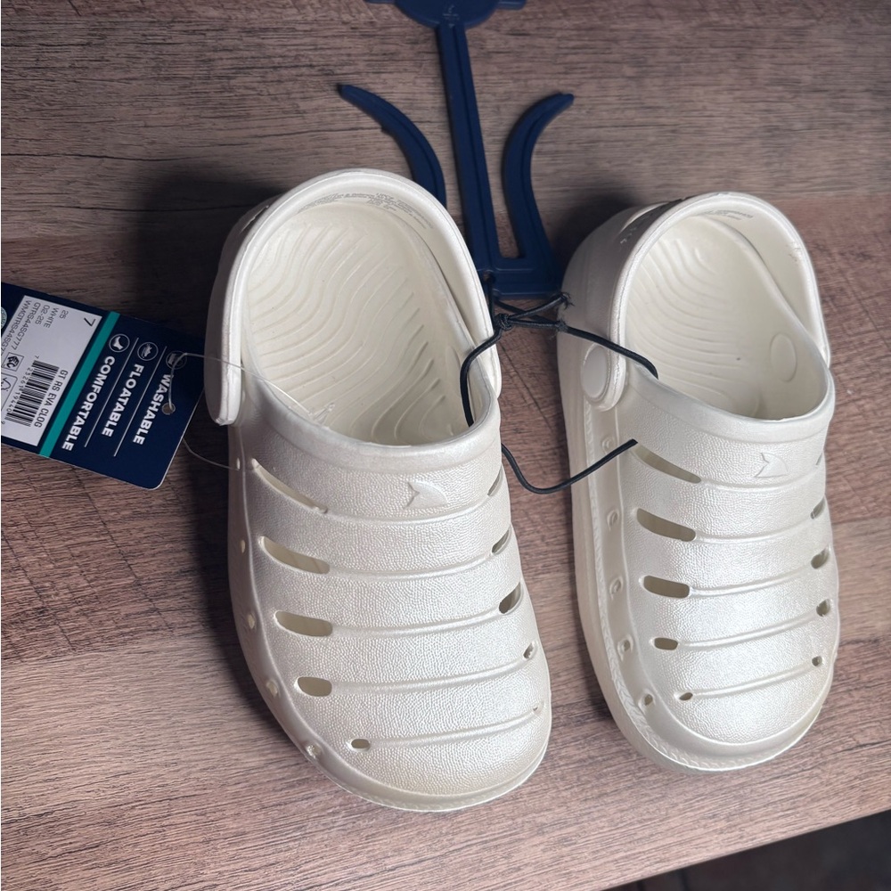 Rugged‎ Shark Kids Cream Sandals - Picture 2 of 8